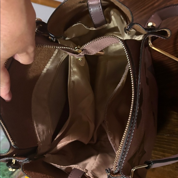 OBO ON THIS Elegant Designer Monogram Shoulder Bag in Burgundy and Black - Picture 3 of 6